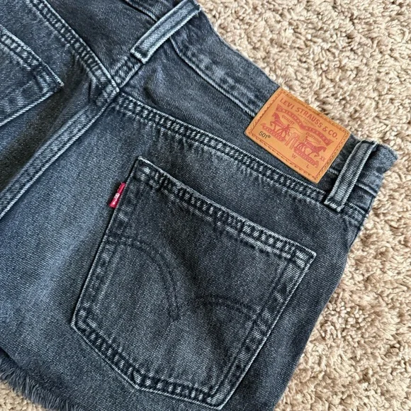 Levi’s Black Denim Shorts - Picture 3 of 3